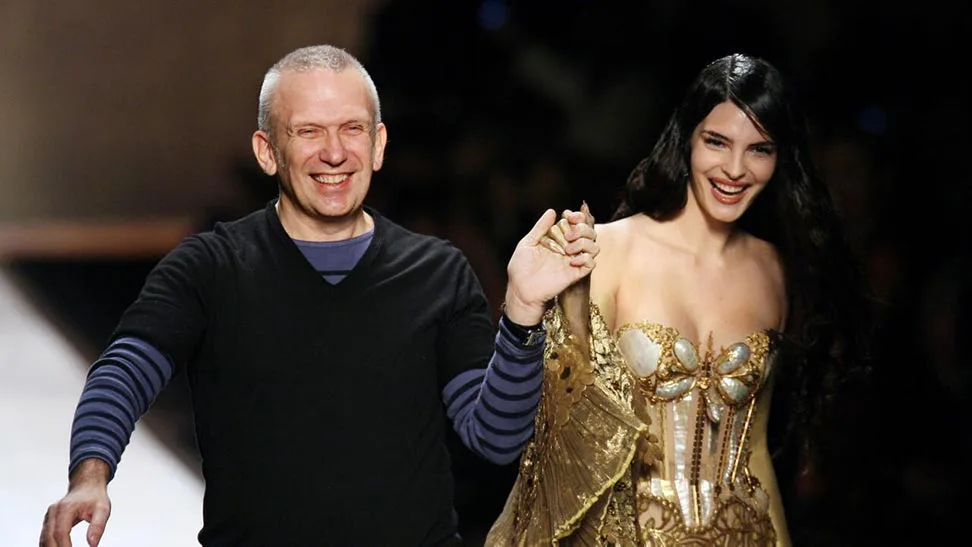 Jean Paul Gaultier Donna i profumi in sfilata moda