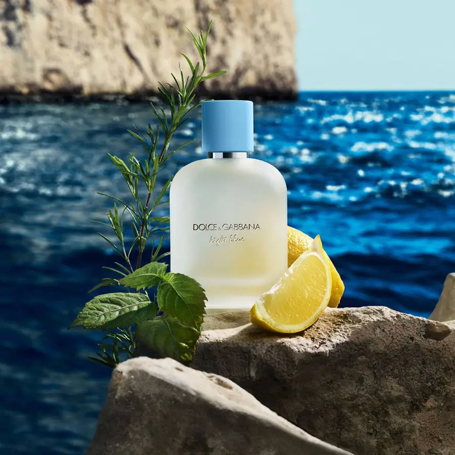 Dolce e Gabbana Light Blue Pour Homme con limone e note aromatiche sul mare