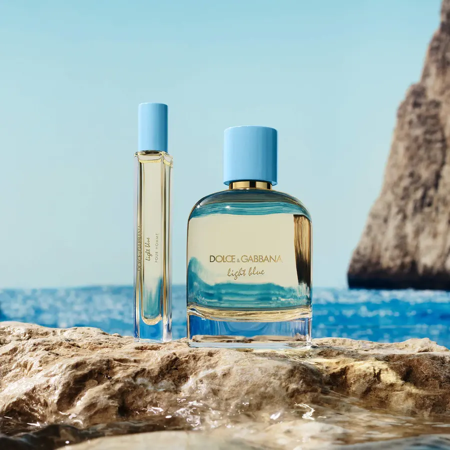 Dolce e Gabbana Light Blue Pour Homme con flacone e formato da viaggio