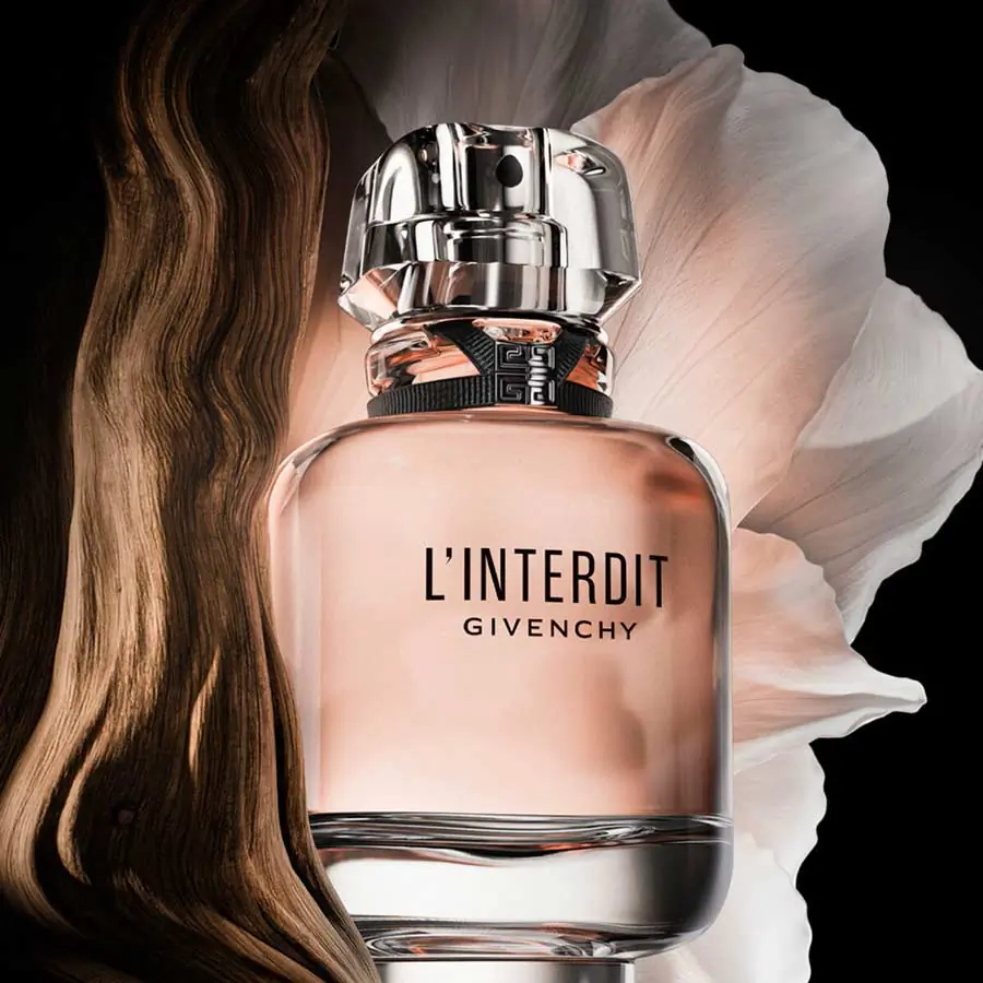 Flacone L’Interdit Givenchy con fiore bianco