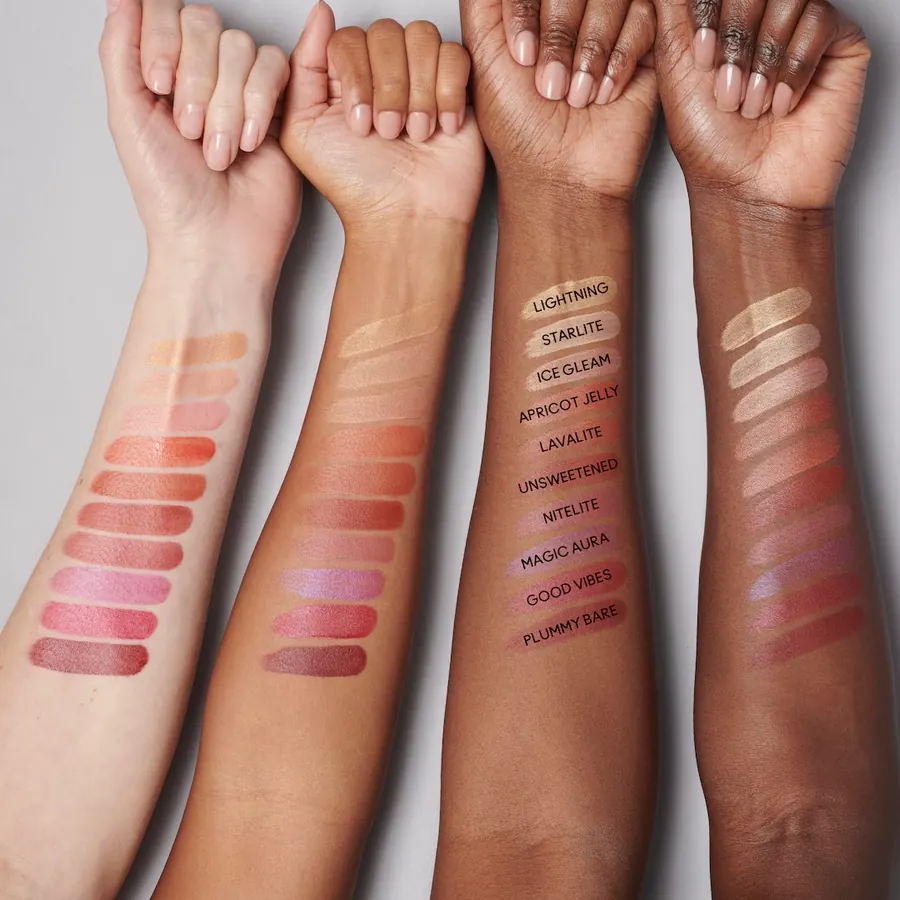 Tonalità di blush MAC applicate su incarnati chiari, medi e scuri