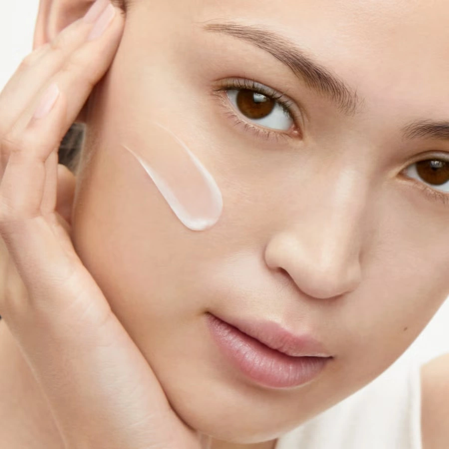 Come applicare la crema idratante viso sulla pelle