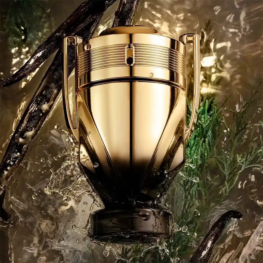 Flacone dorato Invictus Victory Elixir Rabanne con vaniglia e note aromatiche