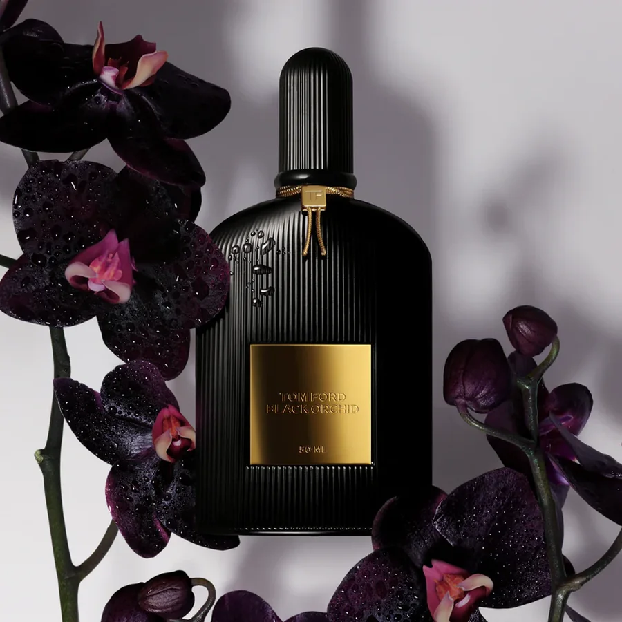 Tom Ford Velvet Orchid Eau de Parfum con orchidee viola