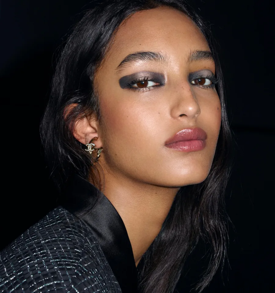 Mascara Chanel con make-up occhi e ciglia definite